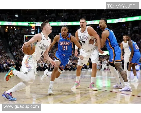 掘金与湖人激战莫里斯表现抢眼助力球队争夺季后赛席位 掘金与湖人激战莫里斯表现抢眼助力球队争夺季后赛席位